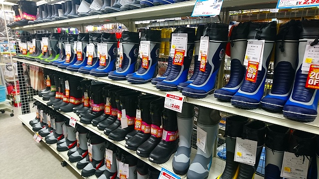 防寒ブーツも最終特価でお買い得!!