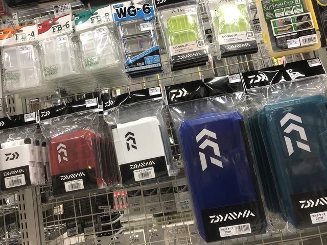 DAIWA - ヤマシタ　ヨーヅリ　ダイワ　等　エギ 13本　ケース付き DAIWA - ヤマシタ ヨーヅリ ダイワ 等 エギ 13本 ケース付き