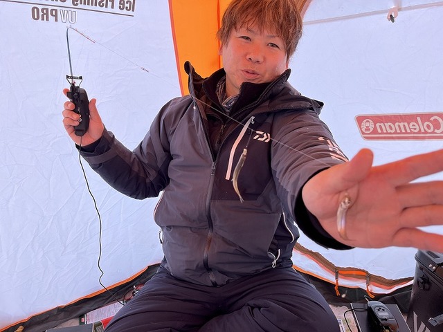 相棒A氏は宙釣りでバンバン釣る!