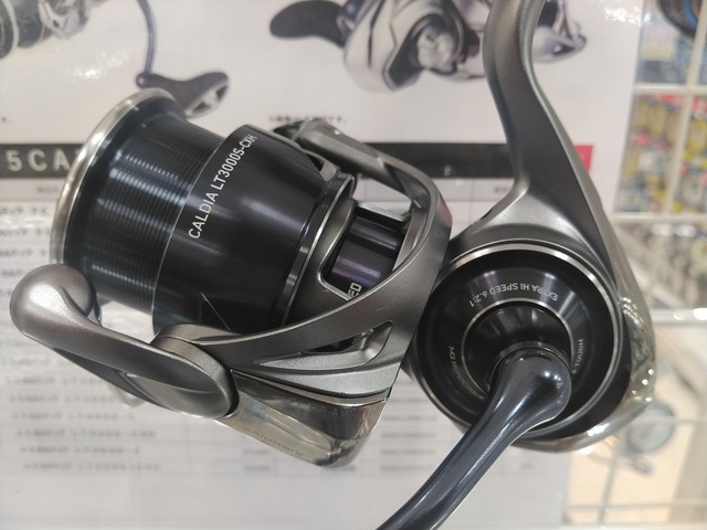 ダイワ ルビアス FC LT2500S (リール) 価格比較 - 価格.com