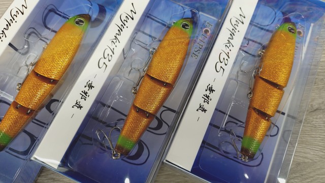 バズボーン ✖️ ローカル　反りとんぼ　バッチ付き Amazon.co.jp: バズボーン ローカル 反りとんぼ バッチ付き