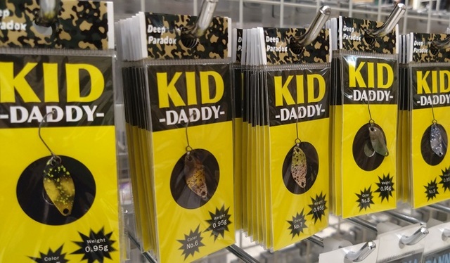 レインボートラウトのアートボックス 釣り道具とトラウトのアートボックス