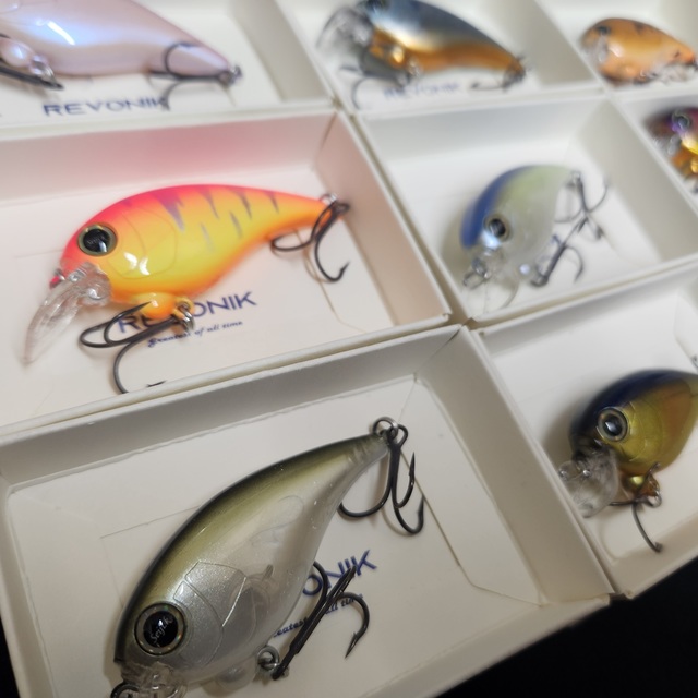 レヴォニック　サラモア　シンディー　新品未使用 レヴォニックの新製品シンディ94とサラモアが入荷しました。店頭