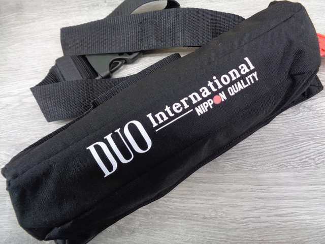 DUO　ライフジャケット DUO COMPACT INFLATABLE LIFE JACKET - GEAR｜製品情報｜DUO