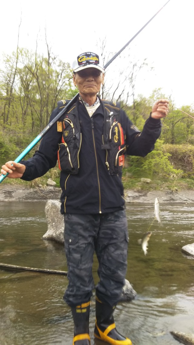 上流に友釣りレジェンド野嶋玉造さんでした。